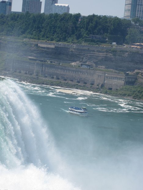 016-American Falls-Maid of the Mist.jpg